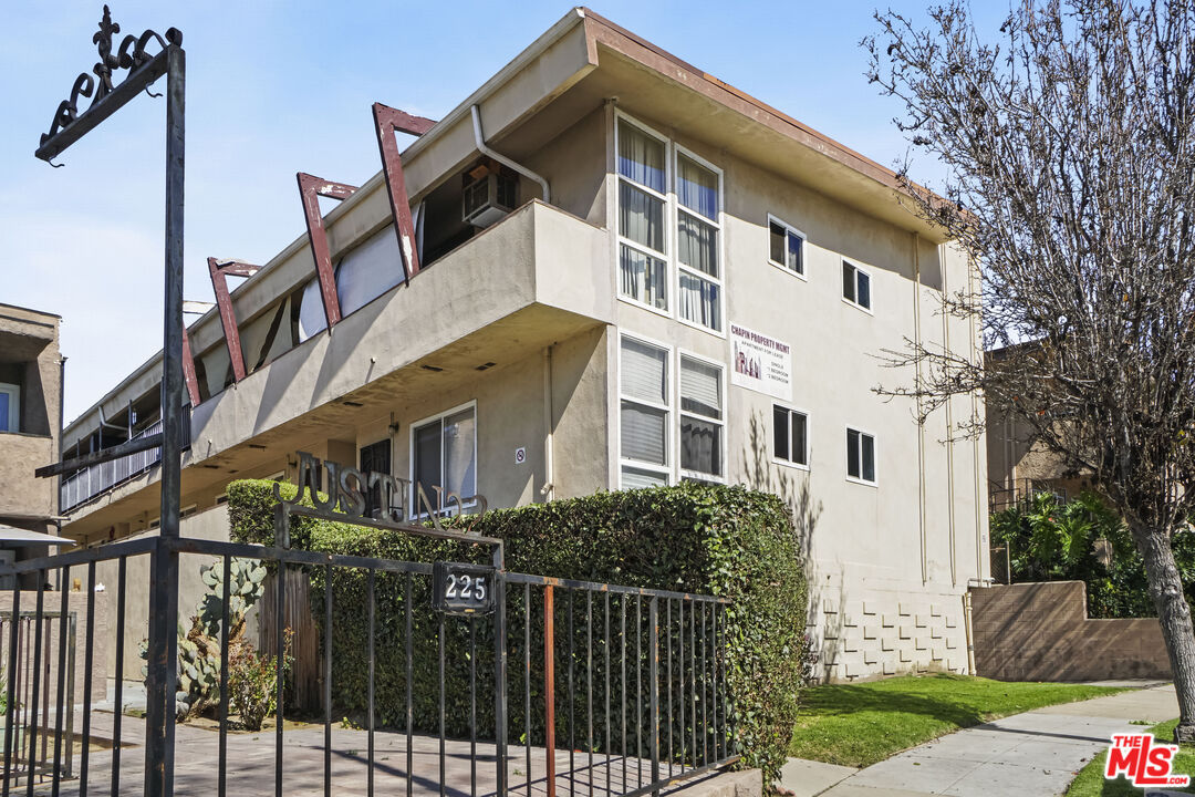 227 Justin Ave, Glendale, CA 91201 exterior