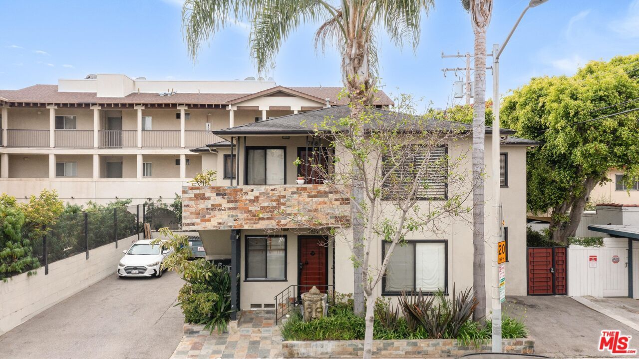 7154 Lexington Ave, West Hollywood, CA 90046 exterior