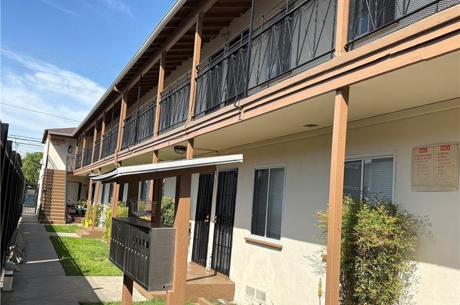 1885 Locust, Long Beach, CA 90806 exterior