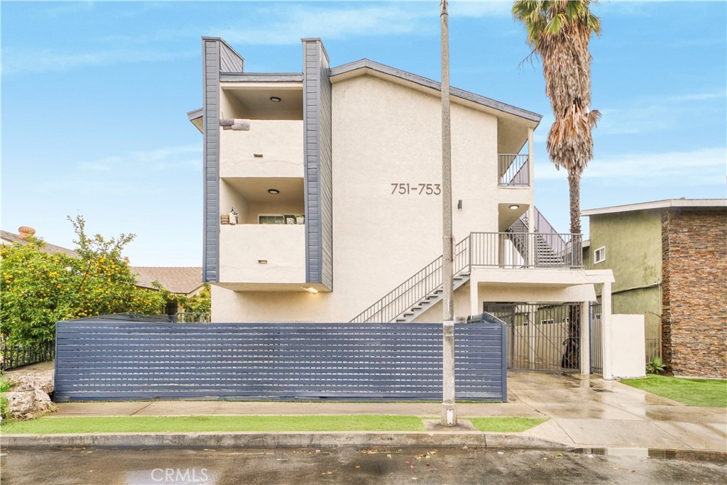 753 Cerritos Ave, Long Beach, CA 90813 exterior