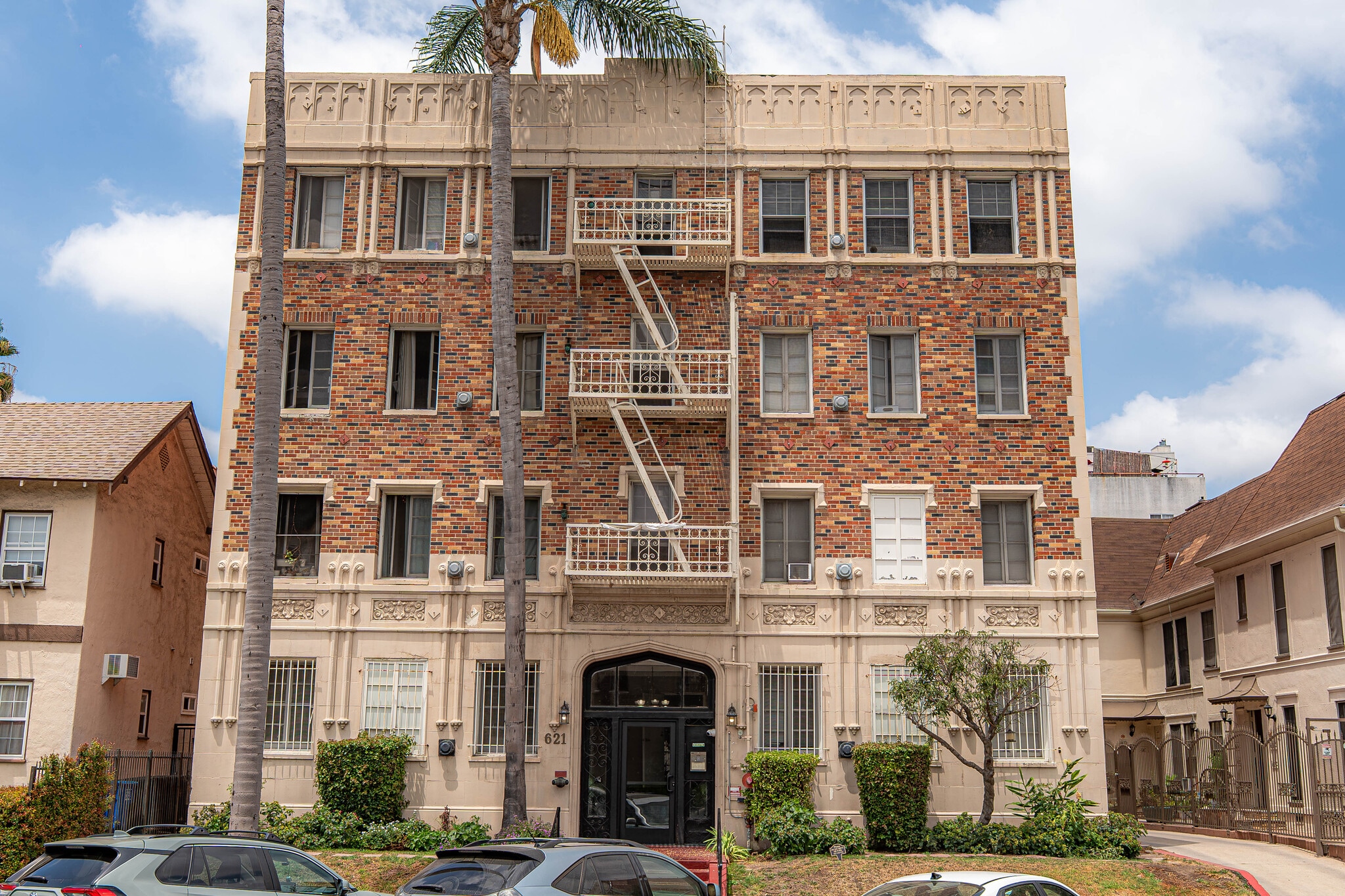 621 S Dunsmuir Ave, Los Angeles, CA 90036 exterior