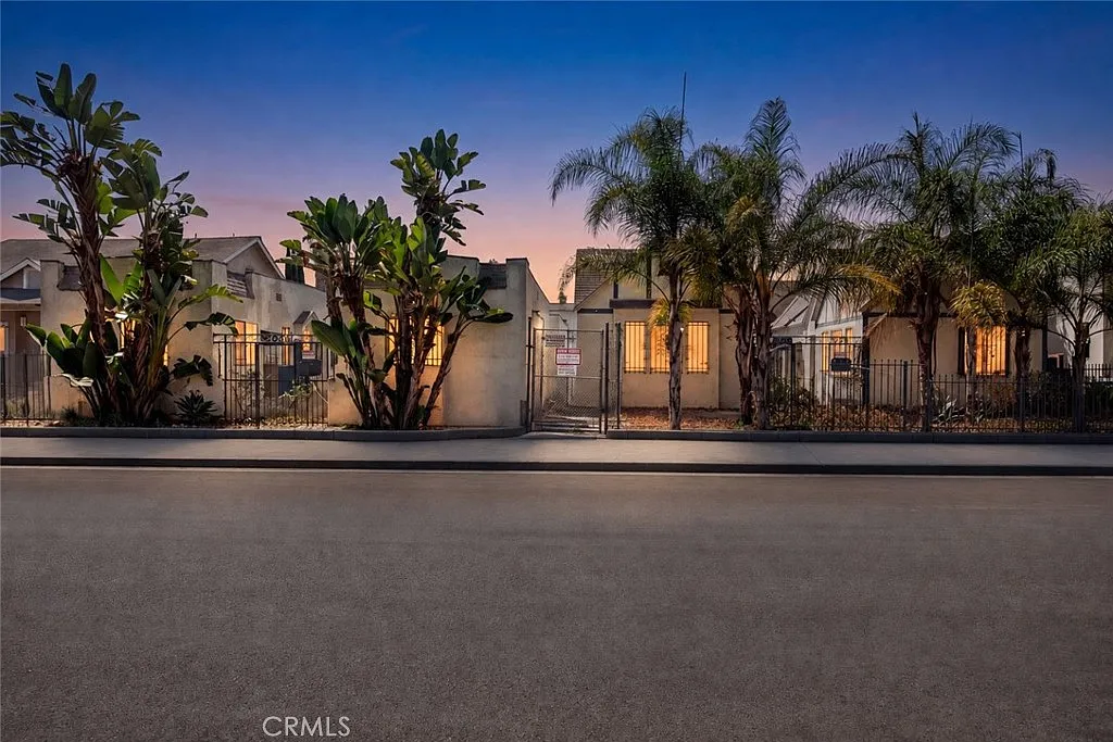 526-534 W 47th St, Los Angeles, CA 90037 exterior