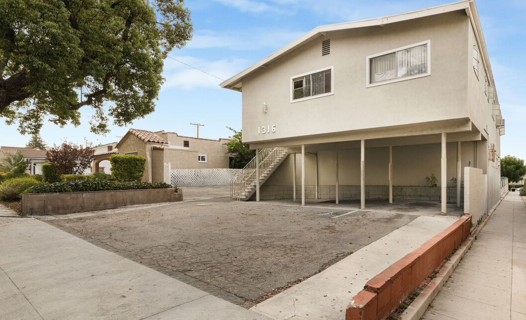 1316 Barrington Way, Glendale, CA 91206 exterior