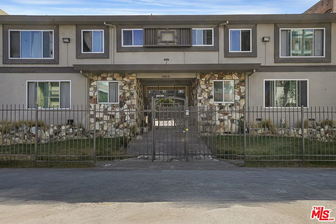 228 S Mariposa Ave, Los Angeles, CA 90004 exterior