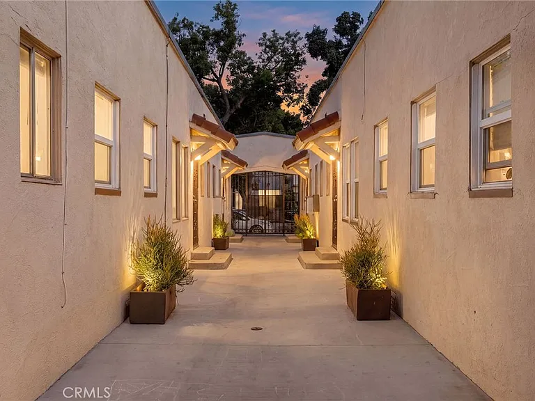 324 W Opp St, Wilmington, CA 90744 exterior